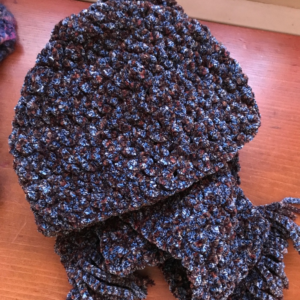 New hat n scarf set vintage style beautiful unique